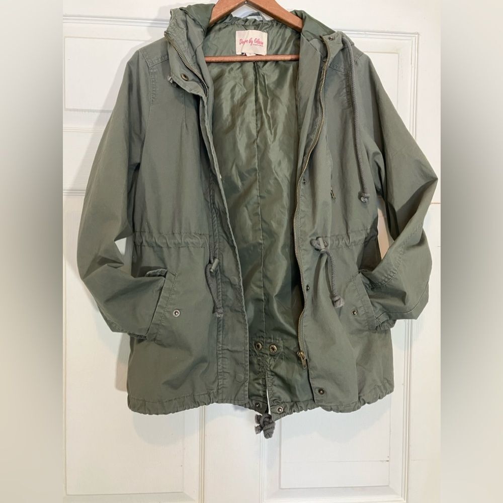 Design by Olivia, lined coat, olive green, size medium, excellent condition - Picture 1 of 4